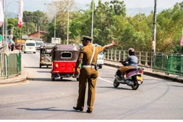 முச்சக்கரவண்டி மரத்துடன் மோதியதில் சாரதிக்கு நேர்ந்த சோகம்