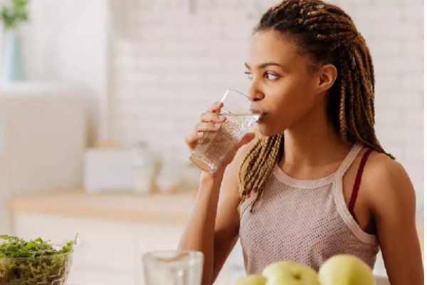 தண்ணீர் குடிப்பது  இவ்வளவு ஆபத்துகளை ஏற்படுத்துமா...கவனம் தேவை | Does Drinking Water Cause So Many Dangers