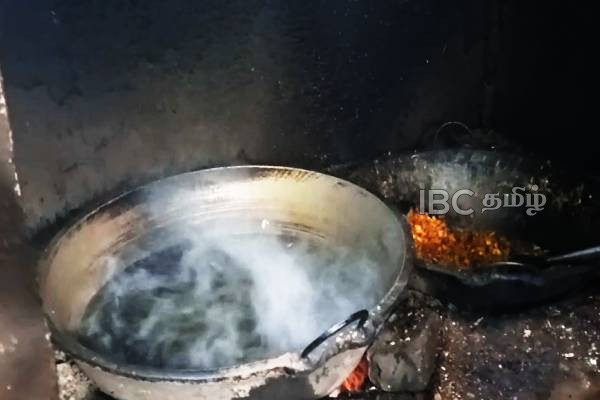 திருகோணமலையில் சுற்றிவளைக்கப்பட்ட இரவு நேர உணவகங்கள்! | Unhygienic Restaurants In Trincomalee Report