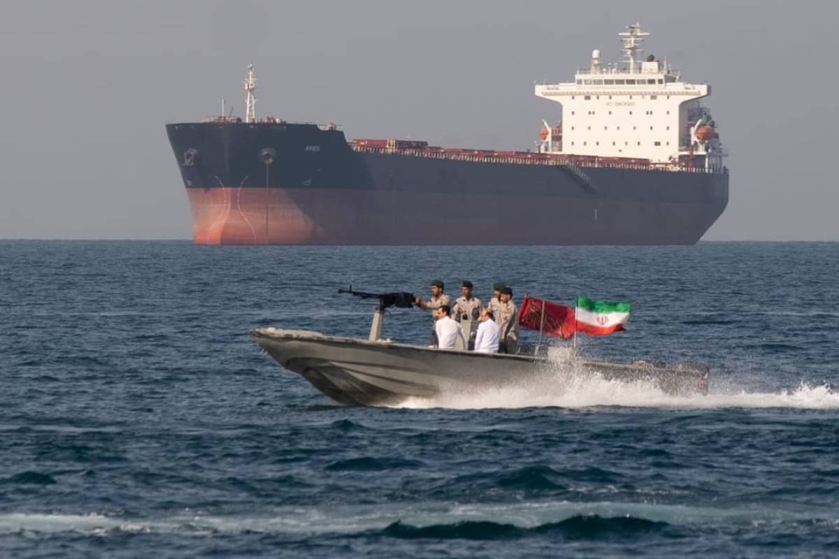 ஹார்முஸ் நீரிணையில் இந்திய கப்பல் மீது ஈரான் தாக்குதல் | Irgc Fire On Indian Ship In Hormuz 2 Ships Return