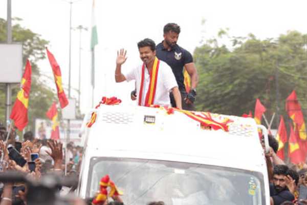 கேரவனில் நடிகைகள்..விஜய்யை வீழ்த்த நினைப்பது அடிமுட்டாள்தனம்!! பிரபலம் ஓபன் டாக்.. | Bismi Reveals Nepoleon Vijay Issue Caravan Actress கேரவனில் நடிகைகள்..விஜய்யை வீழ்த்த நினைப்பது அடிமுட்டாள்தனம்!! பிரபலம் ஓபன் டாக்.. | Bismi Reveals Nepoleon Vijay Issue Caravan Actress