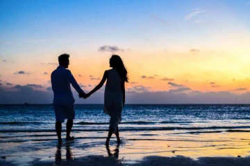 சிறுவனிடம் சிக்கிய இளம் ஜோடி செய்த மோசமான செயல்!