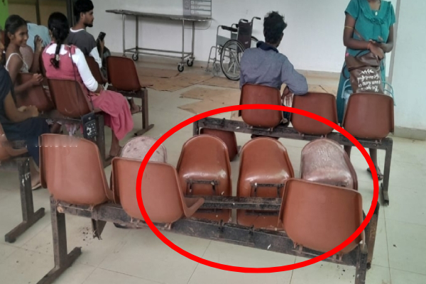 மந்திகை வைத்தியசாலையில் பாவனைக்கு உதவாத நோயாளர் இருக்கைகள் | Unusable Patient Seats At Point Pedro Hospital மந்திகை வைத்தியசாலையில் பாவனைக்கு உதவாத நோயாளர் இருக்கைகள் | Unusable Patient Seats At Point Pedro Hospital