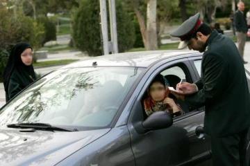 கார் பயணத்திலும் ஹிஜாப் அவசியம்; ஈரானிய பொலிஸார் அதிரடி அறிவிப்பு!