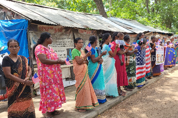 வவுனியாவில் ஓ.எம்.பி அலுவலக பெயர்ப்பலகைக்கு தக்காளி தாக்குதல் நடத்தி கவனயீர்ப்பு போராட்டம் | Vavuniya Missing Persons Relations Protest