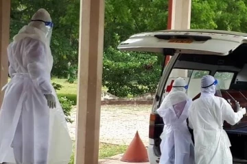 வவுனியா மின் மயானத்தில் வரிசைக்கட்டி நிற்கும் சடலங்கள்