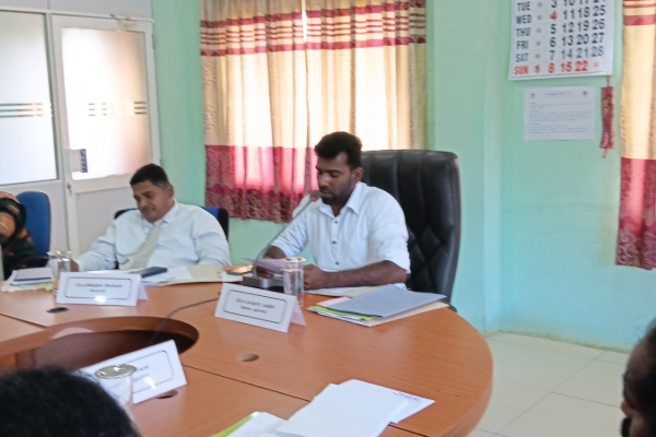 இராணுவத்தினர் வியாபார நடவடிக்கைகளில் ஈடுபடக்கூடாது! முன்வைக்கப்பட்ட தீர்மானம் | Army Personnel Should Engage Business Activities