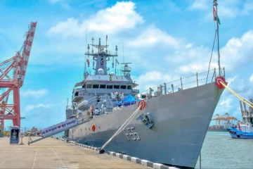 ඉන්දියානු නාවික හමුදාවේ INS SHARDA නෞකාව දිවයිනෙන් පිටව යයි