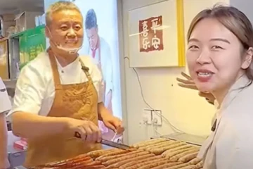 තම ණය ගෙවා දැමීමට, වීදි කඩයක සොසේජස් විකුණන මිලියනපතියා..