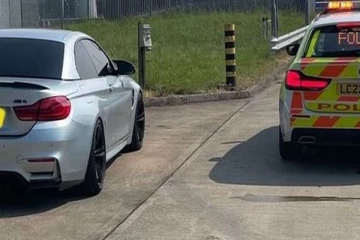 மணிக்கு 120 மைல் வேகத்தில் கார் ஓட்டி சிக்கிய இளைஞர்: பொலிசாரிடம் கூறிய காரணம்