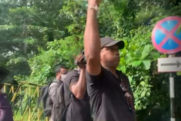 நாடாளுமன்ற வளாகத்தில் பதிவான வினோத சம்பவம் (Video)