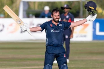 10 சதங்கள், 3000 ஓட்டங்கள்! மிரட்டலான சாதனை படைத்த வீரர்