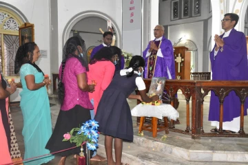 உயிர்த்த ஞாயிறு தாக்குதலில் உயிர் நீத்த மக்களுக்காக மன்னார் தூய செபஸ்தியார் பேராலயத்தில் விசேட திருப்பலி