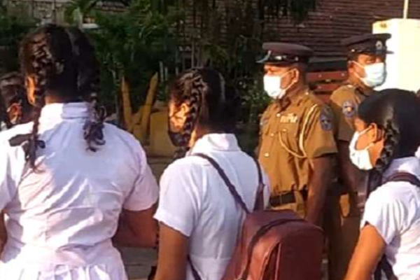 பிரபல பாடசலைக்குள் திடீரென நுழைந்த பொலிஸார்! | The Police Suddenly Entered School Search Drug
