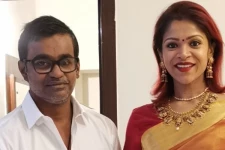 இயக்குனர் செல்வராகவனின் அழகு மகள்! பக்கத்தில் இருக்கும் முக்கிய நபர்! கியூட்டான ஒரு போட்டோ!