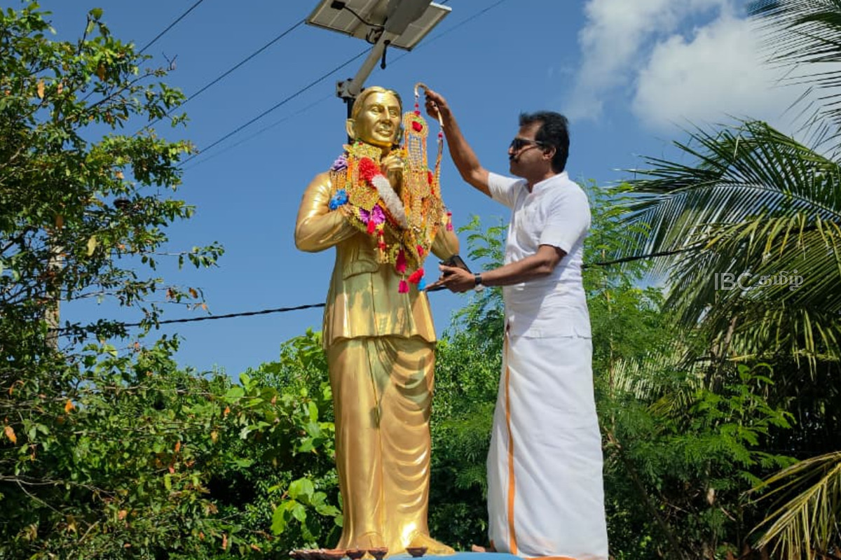 வடக்கு - கிழக்கில் முன்னெடுக்கப்பட்ட தந்தை செல்வாவின் 128வது ஜனன தின நிகழ்வு | Floral Tributes To Father Selva S Statue வடக்கு - கிழக்கில் முன்னெடுக்கப்பட்ட தந்தை செல்வாவின் 128வது ஜனன தின நிகழ்வு | Floral Tributes To Father Selva S Statue