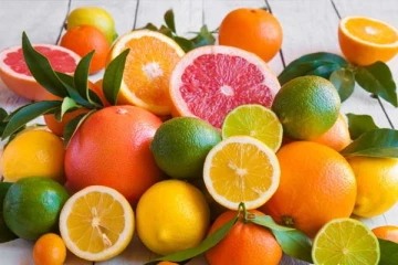 எலுமிச்சை ஜுஸ் உடன் இந்த உணவை சாப்பிடவே செய்யாதீங்க... ரொம்ப கஷ்டப்படுவீங்க