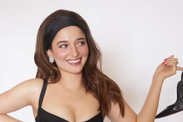 தமன்னாவா இது.. ரெட்ரோ லுக்கில் படுக்கவர்ச்சி போட்டோஷூட்