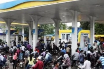 "இனி பெட்ரோல் வேணும்னா மாஸ்க் போட்டு வா":பெட்ரோல் வணிக சங்கத்தின் கடும் கட்டுப்பாடு