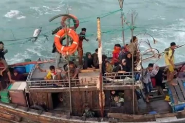 170 ரோகிங்கியர்களுடன் மற்றொரு படகு மூழ்கியது! - மீட்கப்பட்டவர்கள் பரபரப்புத் தகவல்