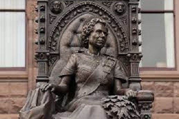 கனேடிய மக்கள் பிரித்தானிய மஹாராணிக்கு வழங்கிய கௌரவம்! | Queen Elizabeth Statue Ontario