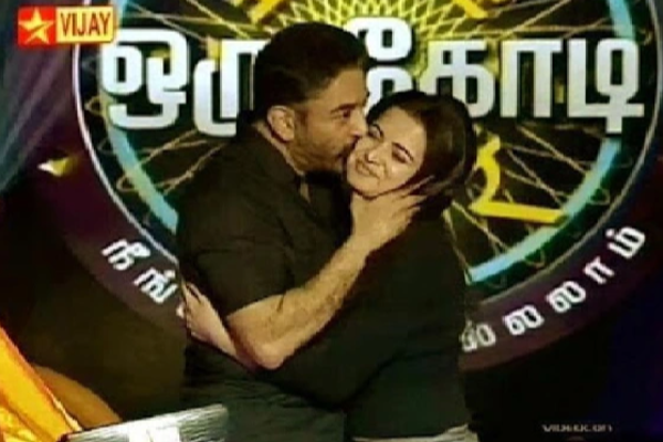 மகள் வயது பெண்ணை கட்டிப்பிடித்து அந்த இடத்தில் முத்தம் கொடுத்த கமல்.. பொது இடத்தில் இப்படியா | Kamal Haasan Kissed His Daughter Aged Girl மகள் வயது பெண்ணை கட்டிப்பிடித்து அந்த இடத்தில் முத்தம் கொடுத்த கமல்.. பொது இடத்தில் இப்படியா | Kamal Haasan Kissed His Daughter Aged Girl