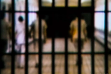 உலகின் விந்தை மிகுந்த மிக ஆடம்பரமான சிறைகள் ; குதிரை சவாரி முதல் சன் பாத் வரை...