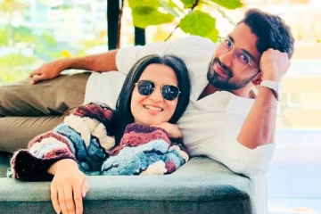 தொகுப்பாளினி டிடி உடன் இருக்கும் 24 வயது இளைஞர்!! யார் தெரியுமா?