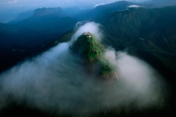 இலங்கை மர்ம மலைக்குள் இது இல்லாமல் யாரும் உள்ளே நுழைய முடியாது? எச்சரிக்கை