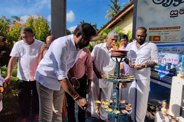 மறக்க முடியாத அலைகள்: பல்வேறு பகுதிகளில் சுனாமி பேரழிவின் நினைவேந்தல் | 21St Anniversary Of The Tsunami Disaster