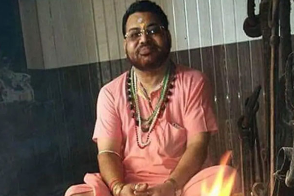 120 பெண்கள் பாலியல் வன்புணர்வு; சிக்கினார் ஜலேபி பாபா ! | Women Sexually Assaulted Jalebi Baba Arrest 120 பெண்கள் பாலியல் வன்புணர்வு; சிக்கினார் ஜலேபி பாபா ! | Women Sexually Assaulted Jalebi Baba Arrest