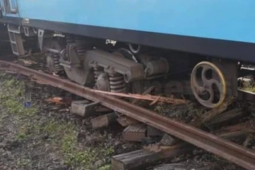 கண்டி நோக்கி சென்ற தொடருந்து தடம்புரண்டது