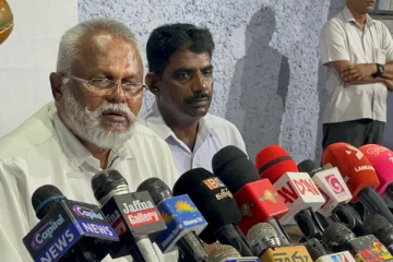 பூநகரியில் வீட்டுத்திட்டம் வழங்கத் தயார் : அமைச்சர் டக்ளஸ்