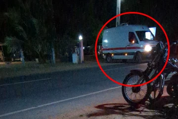 வவுனியா - மன்னார் வீதியில் நாேயாளர் காவு வண்டியிலிருந்து குதித்த பெண் வைத்தியர்