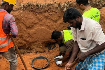 கொக்குத்தொடுவாய் மனிதப் புதைகுழியின் அகழ்வு பணிகள் தற்காலிகமாக இடைநிறுத்தம்