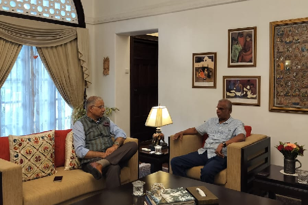 இந்தியத் உயர்ஸ்தானிகர் - சுமந்திரன் கொழும்பில் சந்திப்பு! | Indian High Commissioner Sumanthiran Meet Colombo