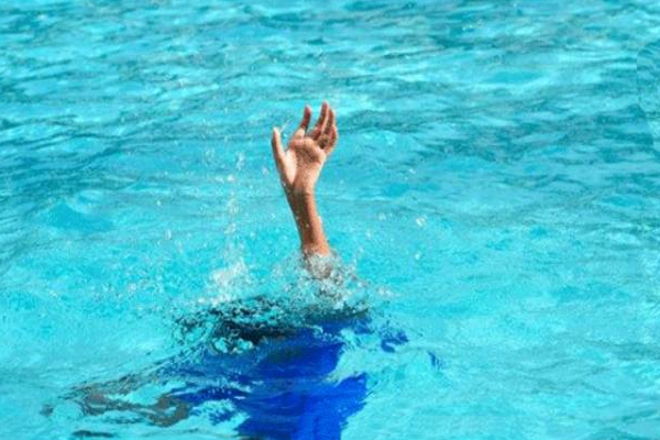 நீச்சல் தடாகத்தில் தவறி விழுந்து பரிதாபமாக உயிரிழந்த சிறுவன்! கதிர்காமத்தில் சம்பவம் | Boy Died Falling Into The Swimming Pool Kataragama