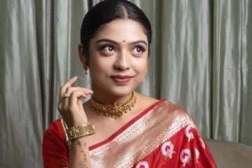 பிகில் நடிகை வர்ஷா பொல்லம்மா தயாரிப்பாளர் மகனுடன் காதல் திருமணம்?