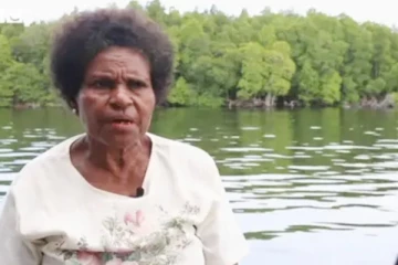 பெண்கள் மட்டும் நிர்வாணமாக சுற்றித்திரியும் அபூர்வ வனப்பகுதி! சுவாரஸ்யச் செய்தி!