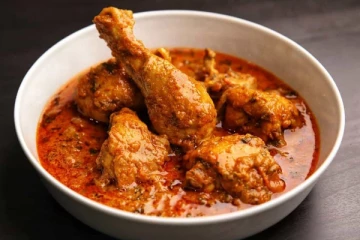 கொங்கு ஸ்டைல் வறுத்து அரைத்த நாட்டுக்கோழி தண்ணீ குழம்பு: எப்படி செய்வது?