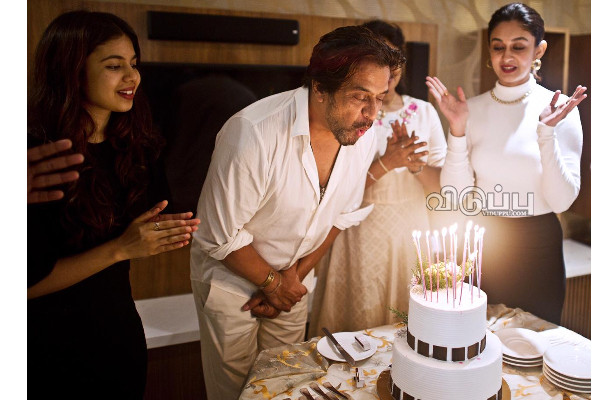 நடிகர் அர்ஜுனின் இரண்டாம் மகளா இது!! அக்கா ஐஸ்வர்யாவுக்கே டஃப் கொடுக்கும் அஞ்சனா | Arjun Second Daughter Anjana Latest Photos Post நடிகர் அர்ஜுனின் இரண்டாம் மகளா இது!! அக்கா ஐஸ்வர்யாவுக்கே டஃப் கொடுக்கும் அஞ்சனா | Arjun Second Daughter Anjana Latest Photos Post