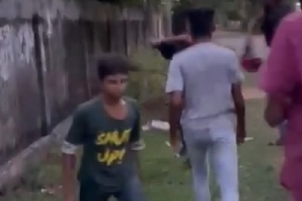 மாணவனை தாக்கி டிக்டொக்கில் வெளியிட்ட சக மாணவர்கள்! | Fellow Students Who Attacked The Student Tiktok