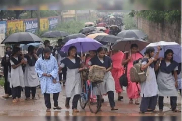 தொடர் கனமழை : பள்ளி, கல்லூரிகளுக்கு இன்று விடுமுறை அறிவிப்பு