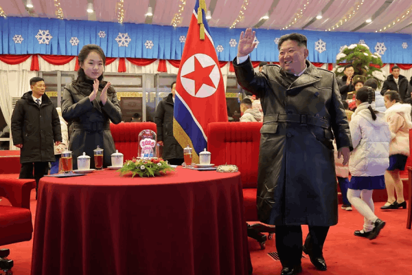 කිම් ජොන් උන්ගේ සුරූපි දියණිය යළිත් ලෝකයේ කතාබහට | Kim Jong Un S Daughter Sparks Global Buzz කිම් ජොන් උන්ගේ සුරූපි දියණිය යළිත් ලෝකයේ කතාබහට | Kim Jong Un S Daughter Sparks Global Buzz