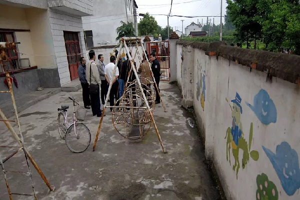 சீனாவில் முன்பள்ளியில் கத்திகுத்து துடிதுடித்து பலியான பிஞ்சுகள் | China Preschool Stabbing Six Dead