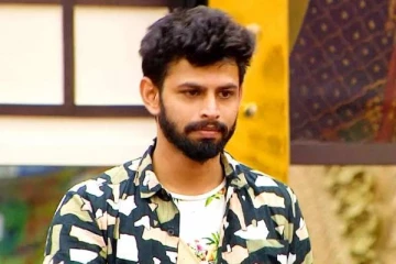 பிக்பாஸில் இருந்து வெளியேறிய பிறகு வருண் குடும்பத்துடன் எடுத்த புகைப்படம்- இதோ பாருங்க