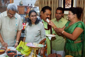 மக்களுக்கு மறைத்து இரகசியமாக புத்தாண்டு கொண்டாடிய   அண்ணன்  தம்பிகள்!