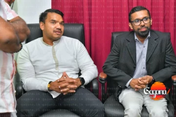 වැඩමුළුවක් අස්සේ කෙල්ලෝ ගොඩකගේ ප්‍රශ්න වැලක පැටලුණු නාමල් - දැන් ඉතින් දීපල්ලකෝ උත්තර [PHOTOS]