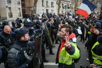 பிரான்ஸில் இடம்பெற்ற போராட்டத்தில் ஒருவருக்கு நேர்ந்த கதி!