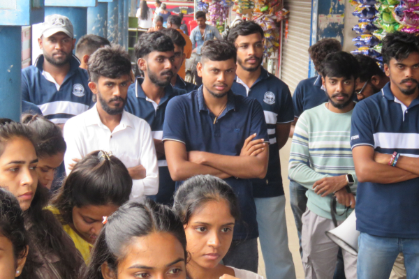 கல்வி சீர்திருத்த போர்வையில் மூடப்படும் பாடசாலைகள்! வீதிக்கிறங்கிய மாணவர்கள் | Schools Being Closed Under The Guise Of Reform